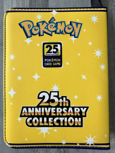 Album segregator na 400 kart Pokemon Pikachu 25th żółty