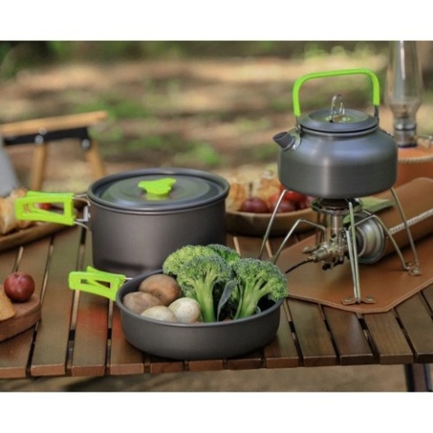 Naczynia turystyczne zestaw 18el. garnki sztućce patelnia czajnik kubki