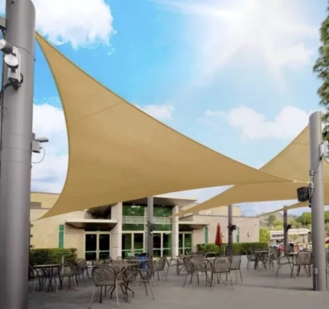 Żagiel przeciwsłoneczny 4x4x4 trójkątny do ogrodu tarasu beżowy