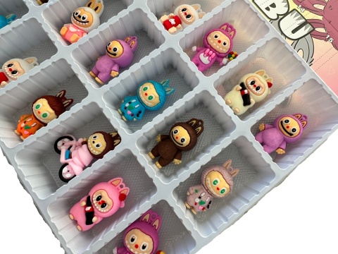 Kalendarz adwentowy Labubu 24 niespodzianki figurki na prezent