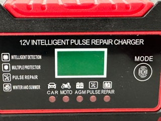 Prostownik do akumulatorów samochodowych AGM 12V 6A funkcja naprawy LCD